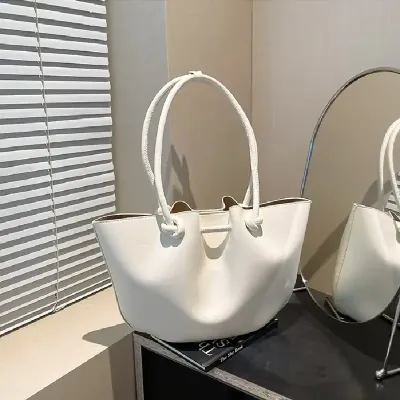 YOUNG LADY HANDBAG